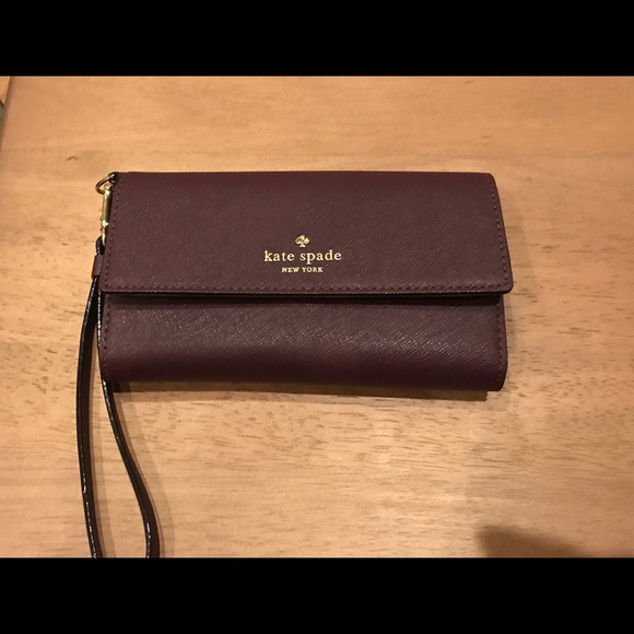 kate spade Handbags - Kate Spade iPhone 7/8 Wristlet deep plum